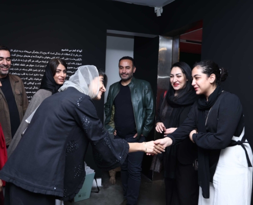 نوید محمودی در نمایشگاه «آنها که کمتر می‌شناسیم» از مجموعه آثار ساناز ارجمند