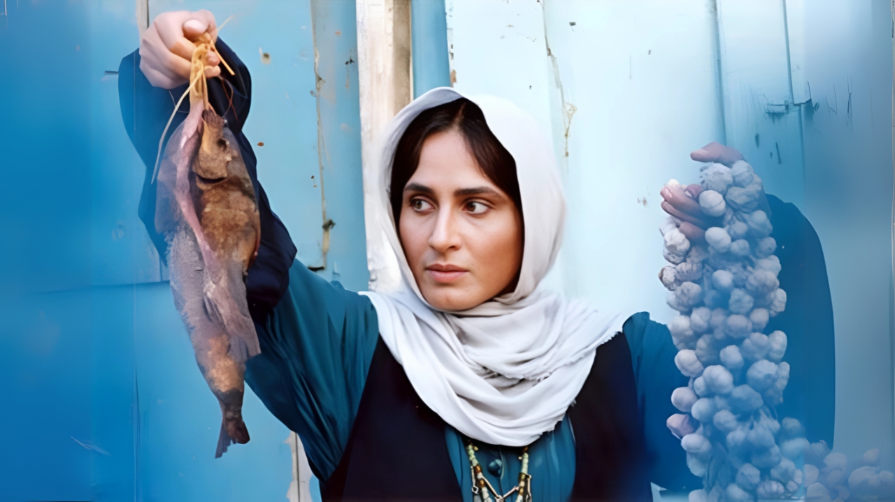 تصویر سوسن تسلیمی در نقش نایی جان در فیلم باشو غریبه کوچک