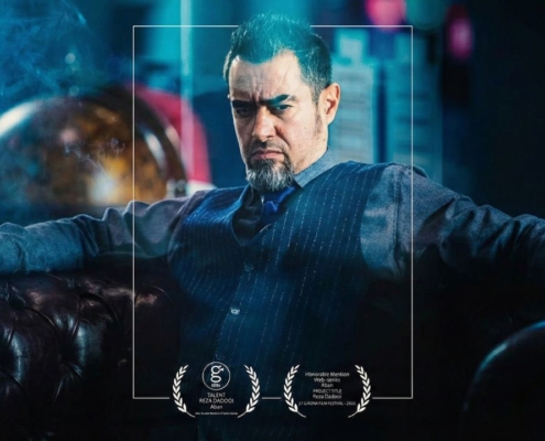 شهاب حسینی در یک سکانس از سریال «آبان»