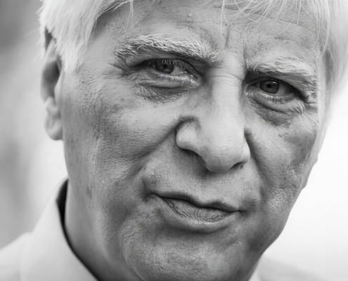 پرتره بهرام بیضایی، کارگردان و نمایشنامه‌نویس ایرانی